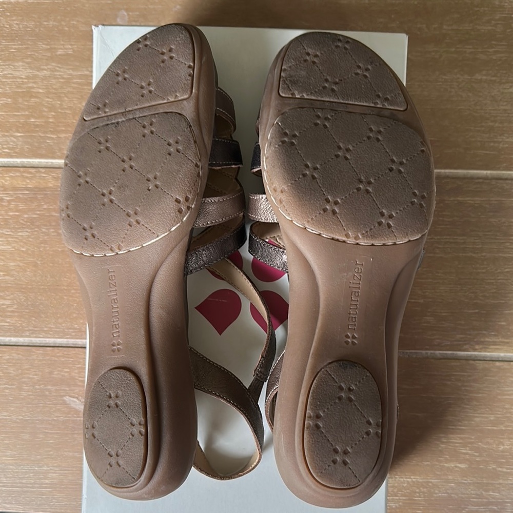 Naturalizer Women's Bronze Leather Strappy Sandals - Picture 4 of 7